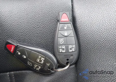 2015 Chrysler Town & Country Touring из США, поврежденный, VIN 2C4RC1BG9FR525541